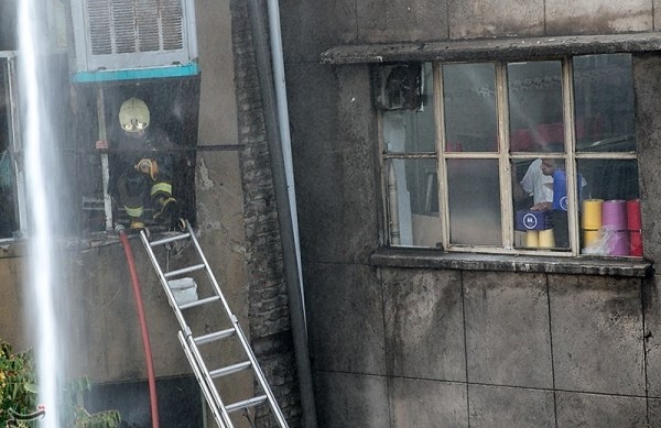 گزارش تصویری از آتش سوزی گسترده در خیابان جمهوری 